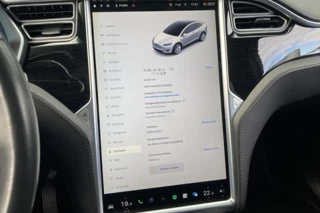 Tesla Model X (2018) thumbnail 17