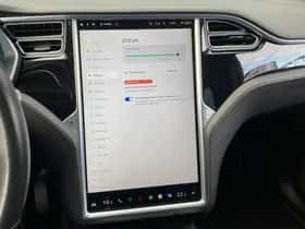 Tesla Model X (2018) thumbnail 20