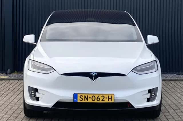 Tesla Model X (2018) thumbnail 3