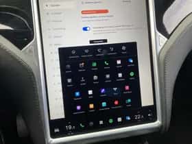 Tesla Model X (2018) thumbnail 21