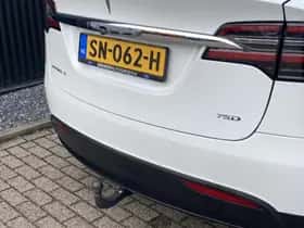 Tesla Model X (2018) thumbnail 24