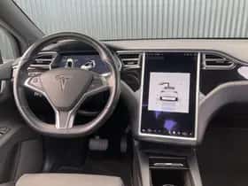 Tesla Model X (2018) thumbnail 4