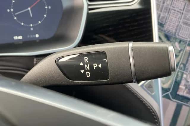 Tesla Model X (2018) thumbnail 5