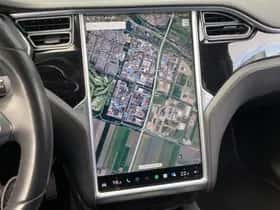 Tesla Model X (2018) thumbnail 6