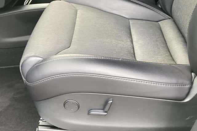 Tesla Model X (2018) thumbnail 8