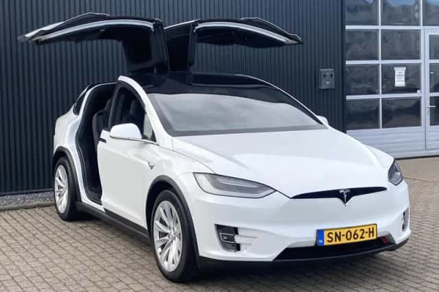 Tesla Model X (2018) thumbnail 10