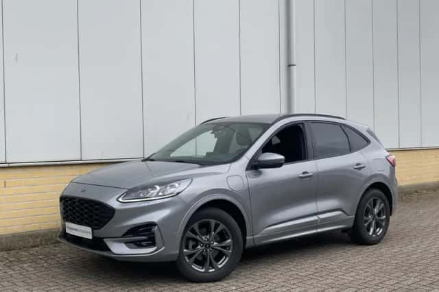 Ford Kuga (2023) thumbnail 2