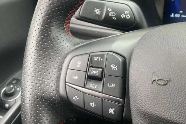 Ford Kuga (2023) thumbnail 15