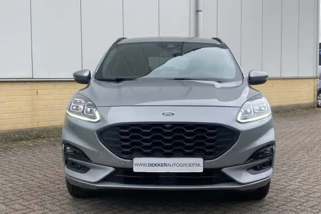 Ford Kuga (2023) thumbnail 4