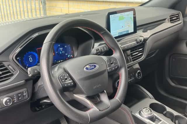 Ford Kuga (2023) thumbnail 9