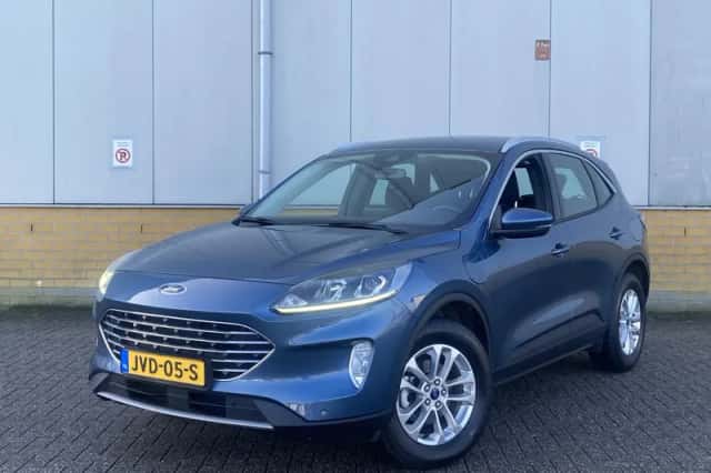 Ford Kuga (2022) thumbnail 2