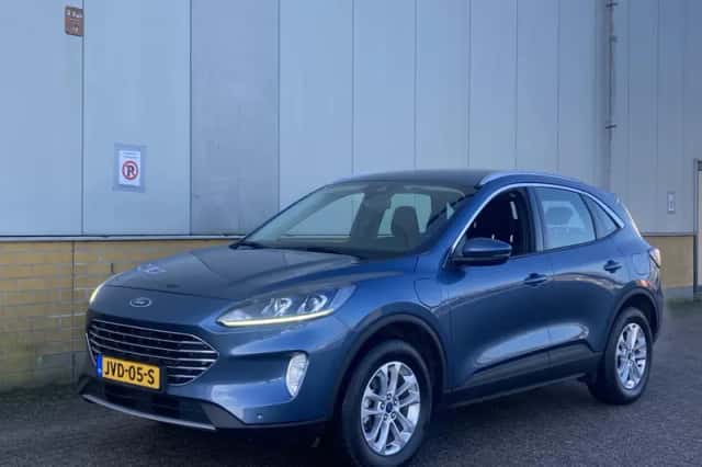 Ford Kuga (2022) thumbnail 3