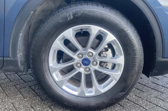 Ford Kuga (2022) thumbnail 9