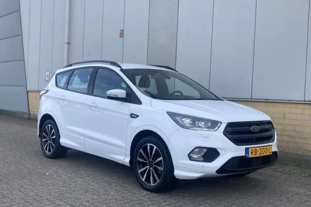 Ford Kuga (2017) thumbnail 3