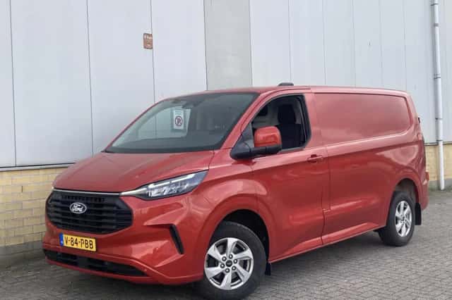 Ford Transit Custom (2023) thumbnail 3