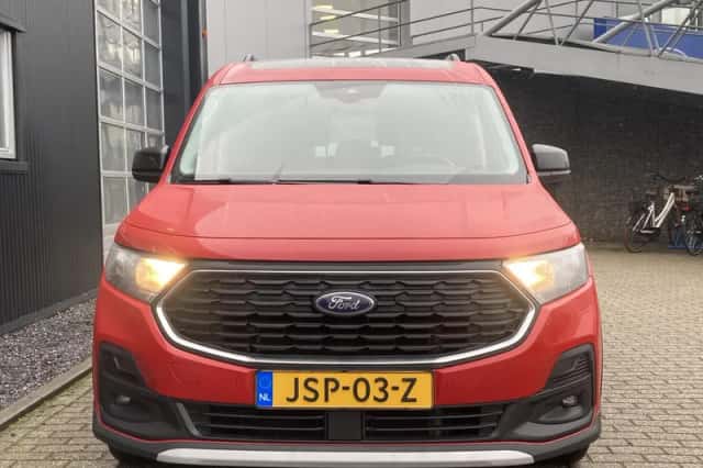 Ford Tourneo Connect (2023) thumbnail 2