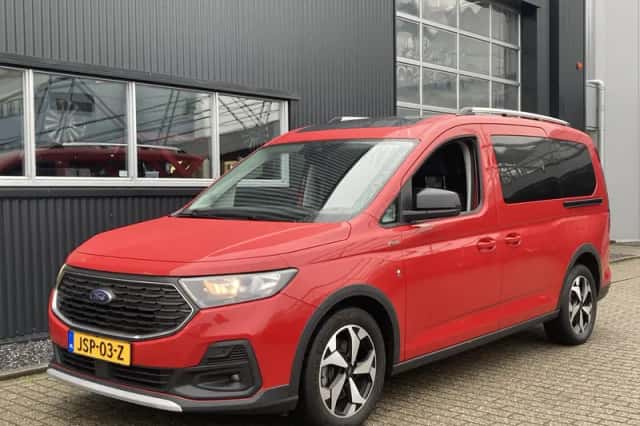 Ford Tourneo Connect (2023) thumbnail 3