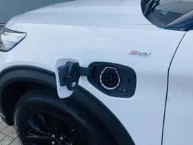 Ford Explorer (2024) thumbnail 3