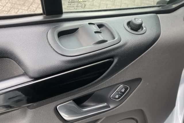 Ford Transit Custom (2023) thumbnail 15
