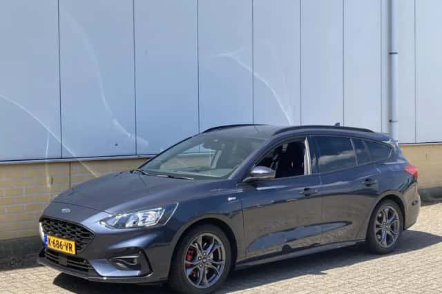 Ford Focus (2021) thumbnail 2