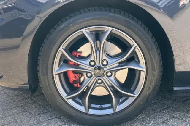 Ford Focus (2021) thumbnail 3
