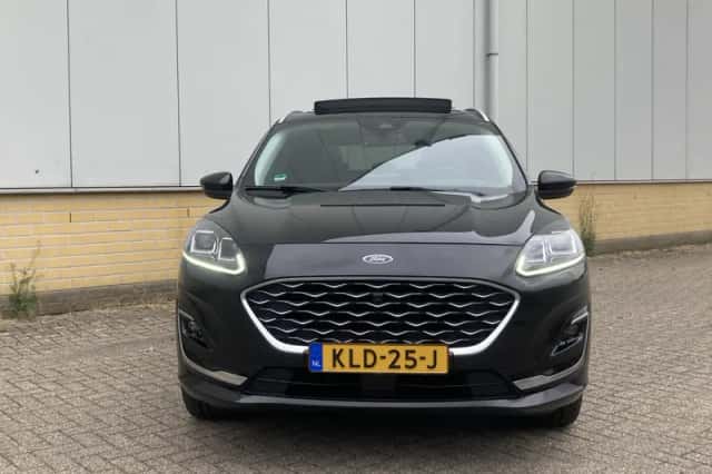 Ford Kuga (2023) thumbnail 2