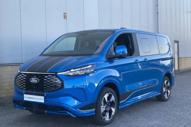 Ford Tourneo Custom (2025) thumbnail 2
