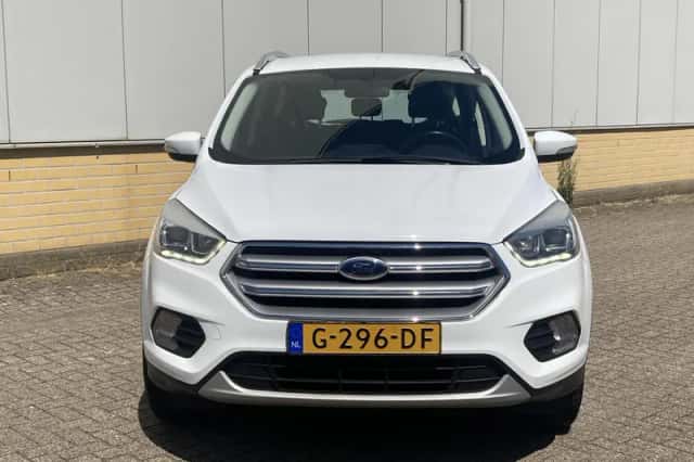 Ford Kuga (2019) thumbnail 2