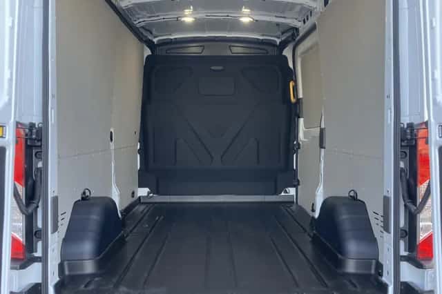 Ford Transit (2024) thumbnail 11