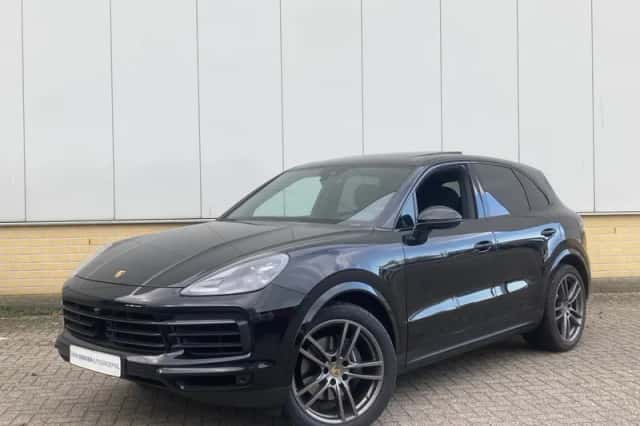 Porsche Cayenne (2023) thumbnail 2