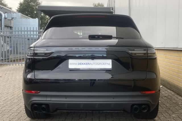 Porsche Cayenne (2023) thumbnail 11