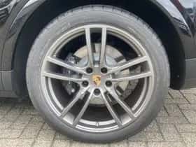 Porsche Cayenne (2023) thumbnail 12