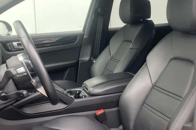 Porsche Cayenne (2023) thumbnail 16