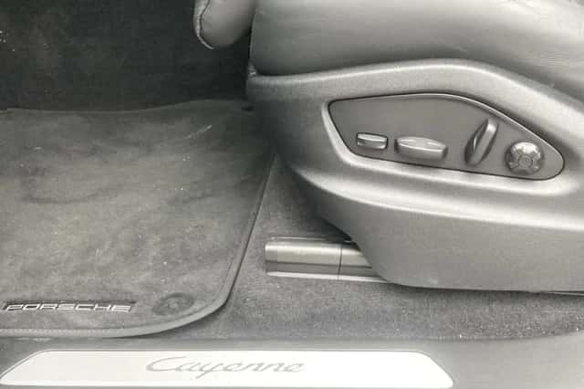 Porsche Cayenne (2023) thumbnail 17