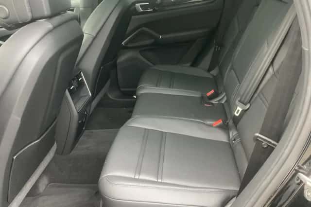 Porsche Cayenne (2023) thumbnail 19