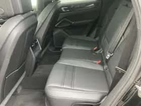 Porsche Cayenne (2023) thumbnail 19