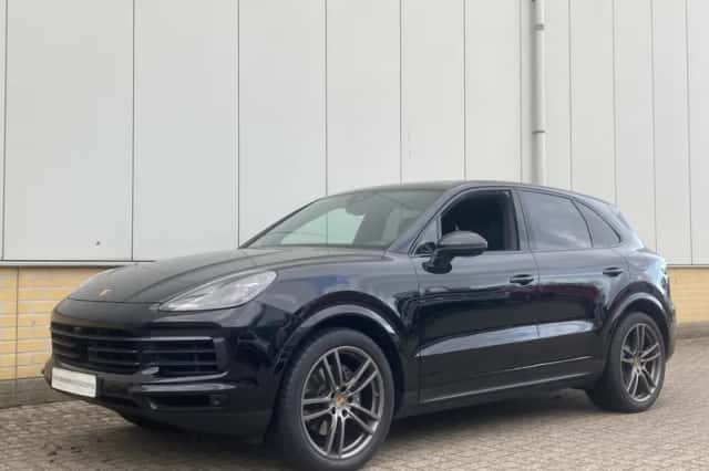 Porsche Cayenne (2023) thumbnail 3