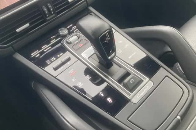 Porsche Cayenne (2023) thumbnail 30
