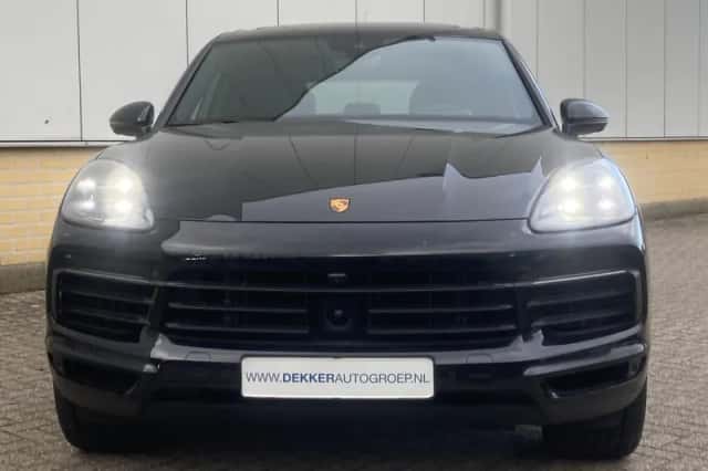 Porsche Cayenne (2023) thumbnail 4