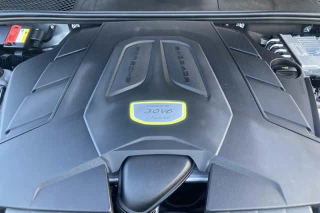 Porsche Cayenne (2023) thumbnail 5