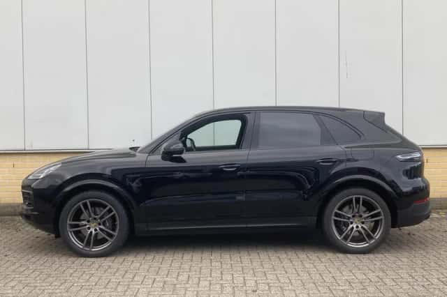 Porsche Cayenne (2023) thumbnail 8