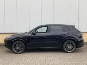Porsche Cayenne (2023) thumbnail 8