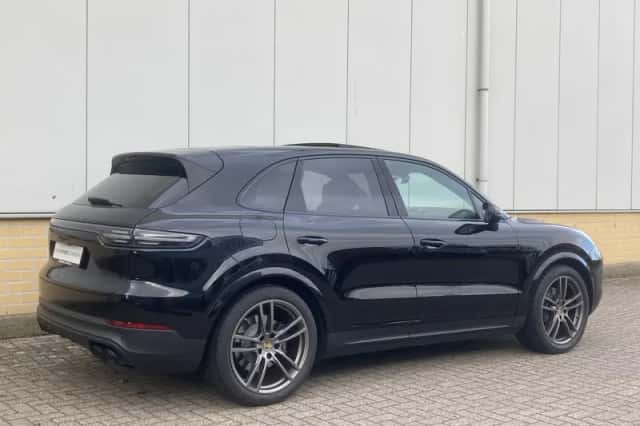 Porsche Cayenne (2023) thumbnail 10