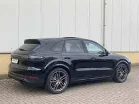 Porsche Cayenne (2023) thumbnail 10