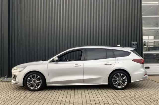 Ford Focus (2023) thumbnail 5