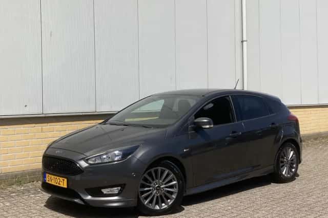 Ford Focus (2018) thumbnail 2