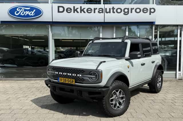 Ford Bronco (2022) thumbnail 2