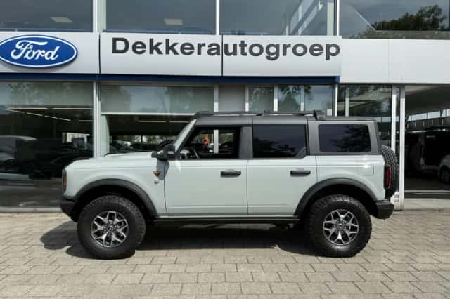 Ford Bronco (2022) thumbnail 3