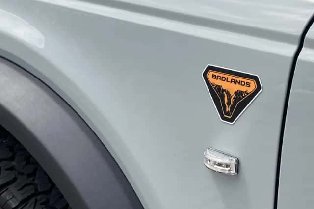 Ford Bronco (2022) thumbnail 6