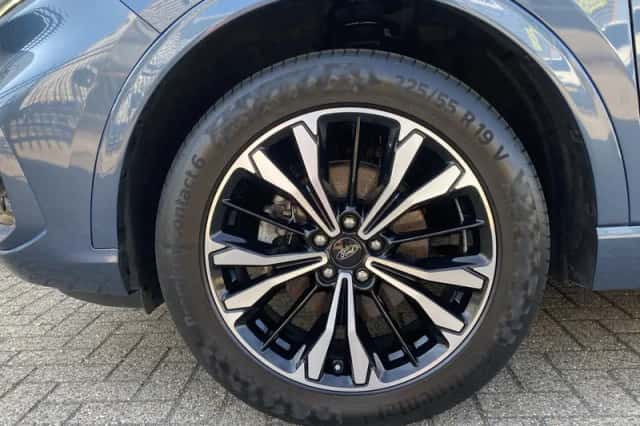 Ford Kuga (2022) thumbnail 3